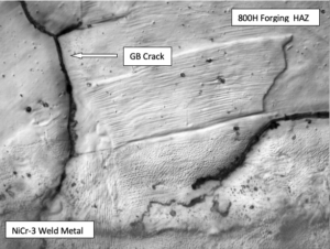 Black and white image, zoomed in 100x, HAZ Solidification Crack, HT-E5198, Replication #4